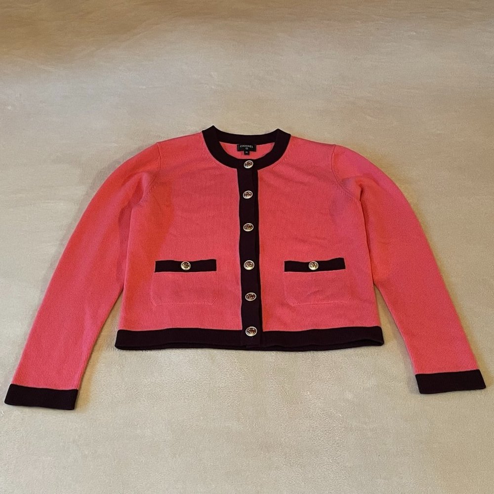 ❌SOLD❌ CHANEL 100% Cashmere Two-Tone CC Button Cardigan (fits S/M) - Picture 2 of 15
